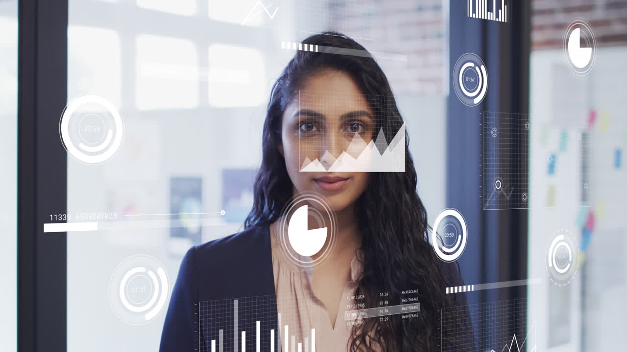 animación de múltiples gráficos, círculos de carga, barras sobre una mujer caucásica sonriente de pie en la oficina