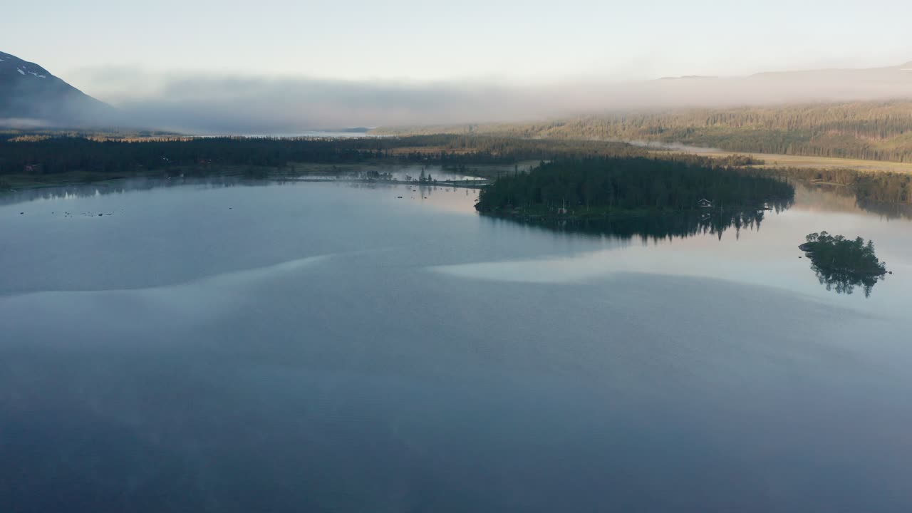 Early morning flight above a Nedre Fiplingvatnet lake