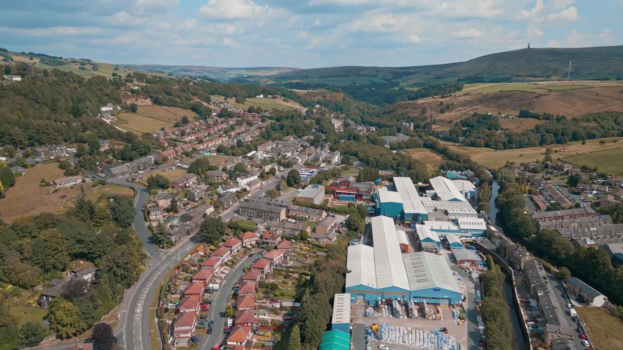 Riprese aeree di Todmorden, una piccola città mercato rurale con una grande storia industriale