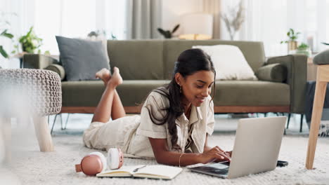 Mujer,-Computadora-Portátil-Y-Mecanografía,-Aprendizaje-Electrónico