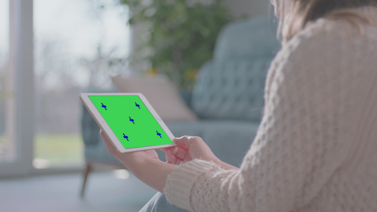 mujer usando un teléfono inteligente