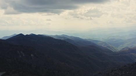 Vista-Aérea-De-Las-Montañas-Blue-Ridge-En-Las-Afueras-De-Asheville,-Carolina-Del-Norte.