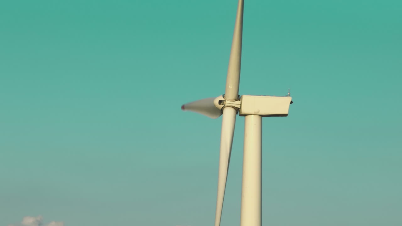 은 하늘에 대한 풍력 터빈 세부 사항