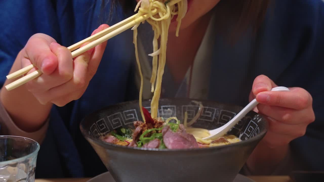 Ramen giapponese gourmet con manzo Wagyu.
