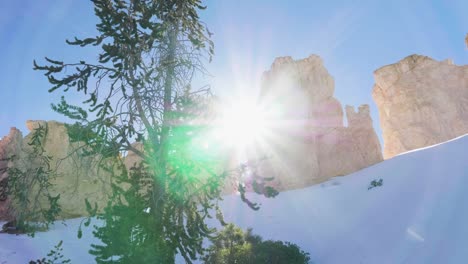 Red-rocks-formation-and-snow-near-Bryce-Canyon-in-southern-Utah