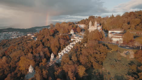 retira imágenes de drones de bom jesus do monte, en braga portugal