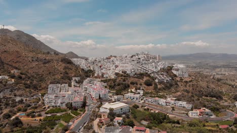 el pueblo blanco de mojácar durante el día