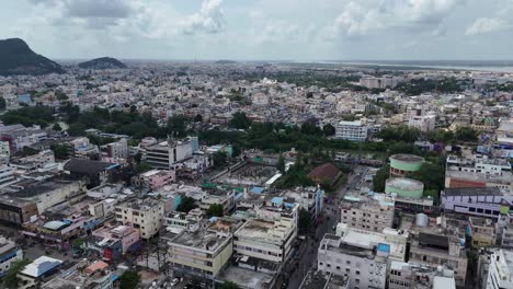 "imágenes aéreas de vijayawada, una bulliciosa ciudad cerca de la capital de andhra pradesh, amaravati, muestran su vibrante paisaje urbano
