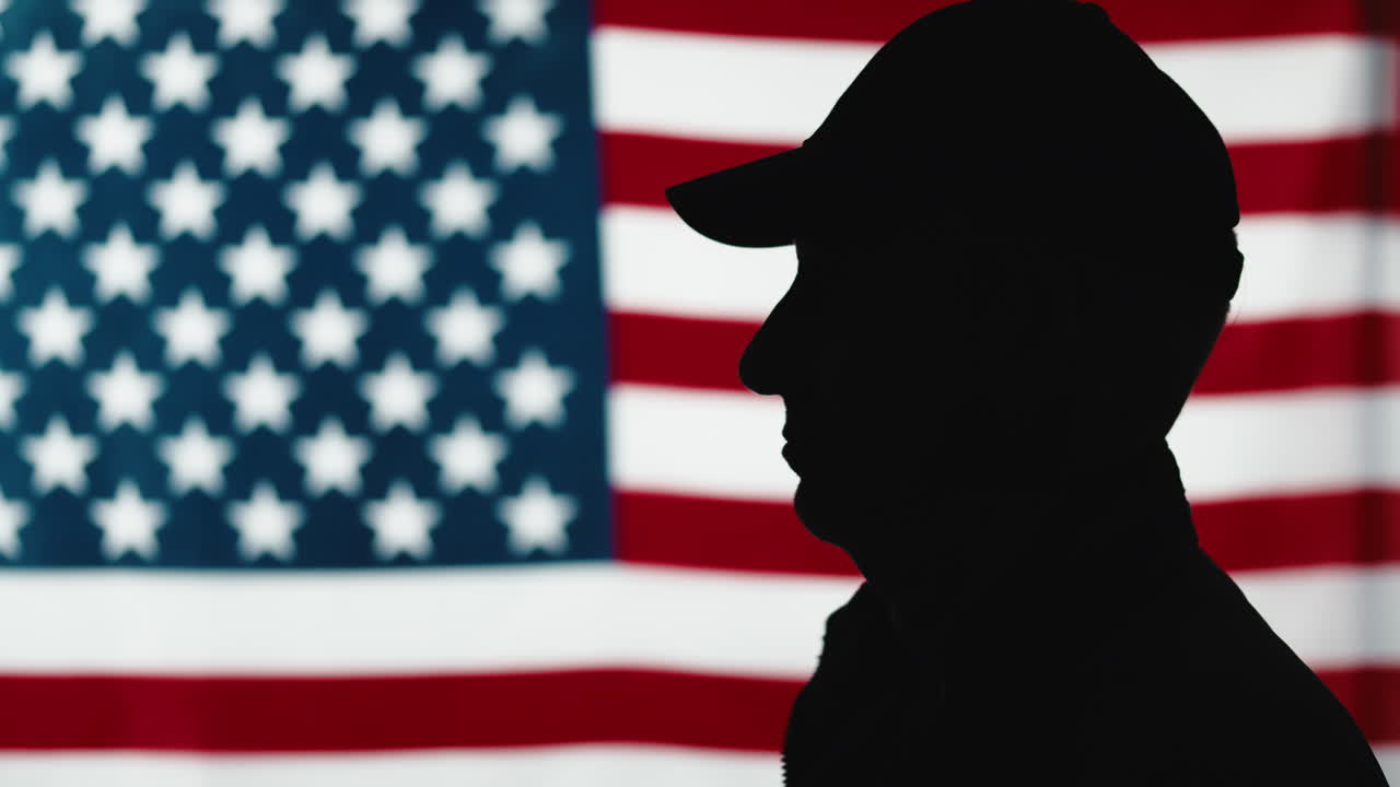 silueta de un veterano para el día del recuerdo