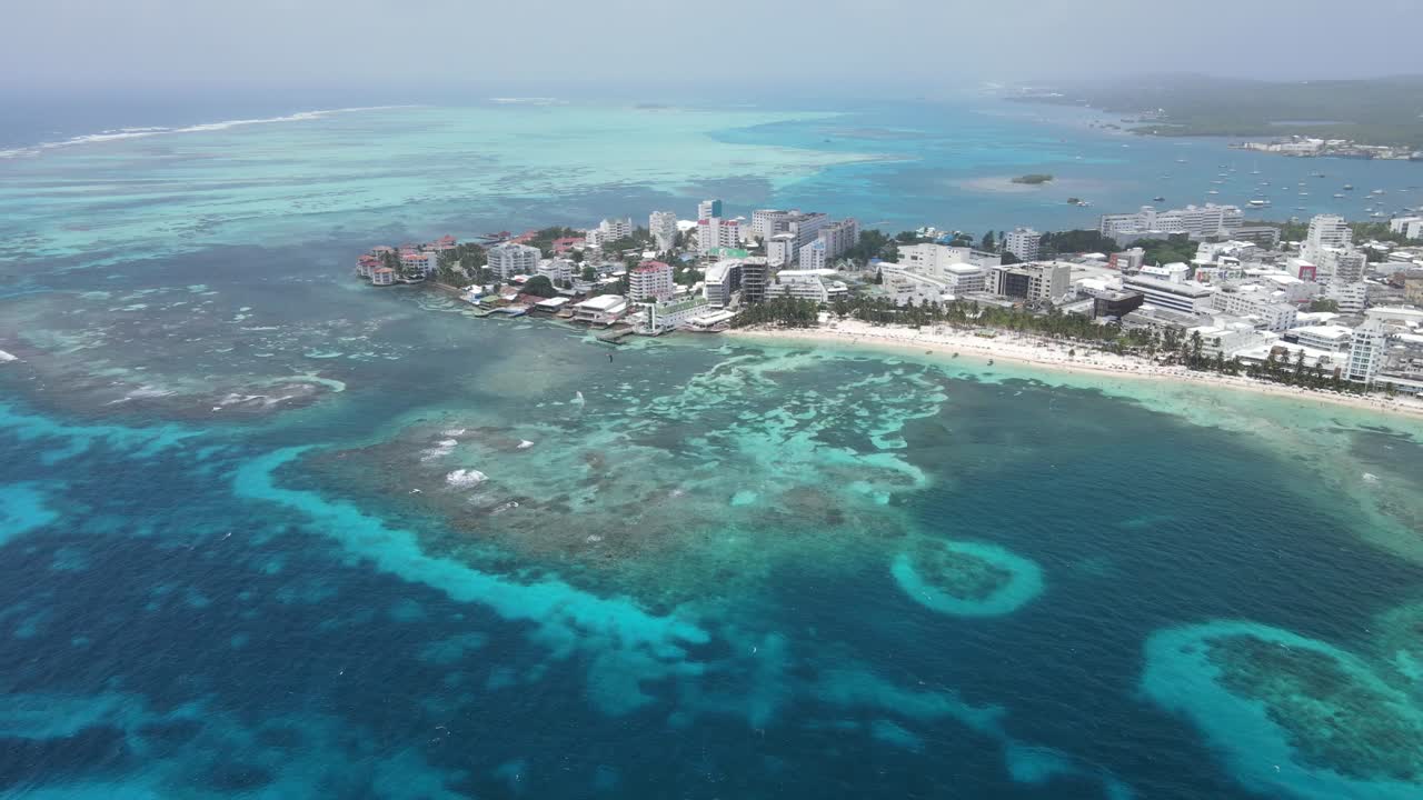 산 안드레아스 섬 전체가 드론에서 최고 품질로 볼 수 있습니다.