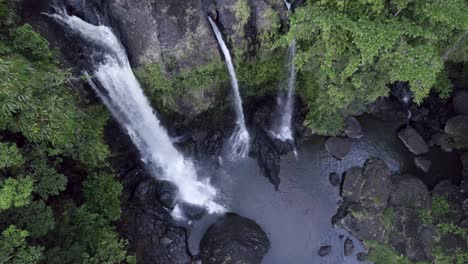 Tchupala-Falls-in-Cairns,-stunning-waterfall