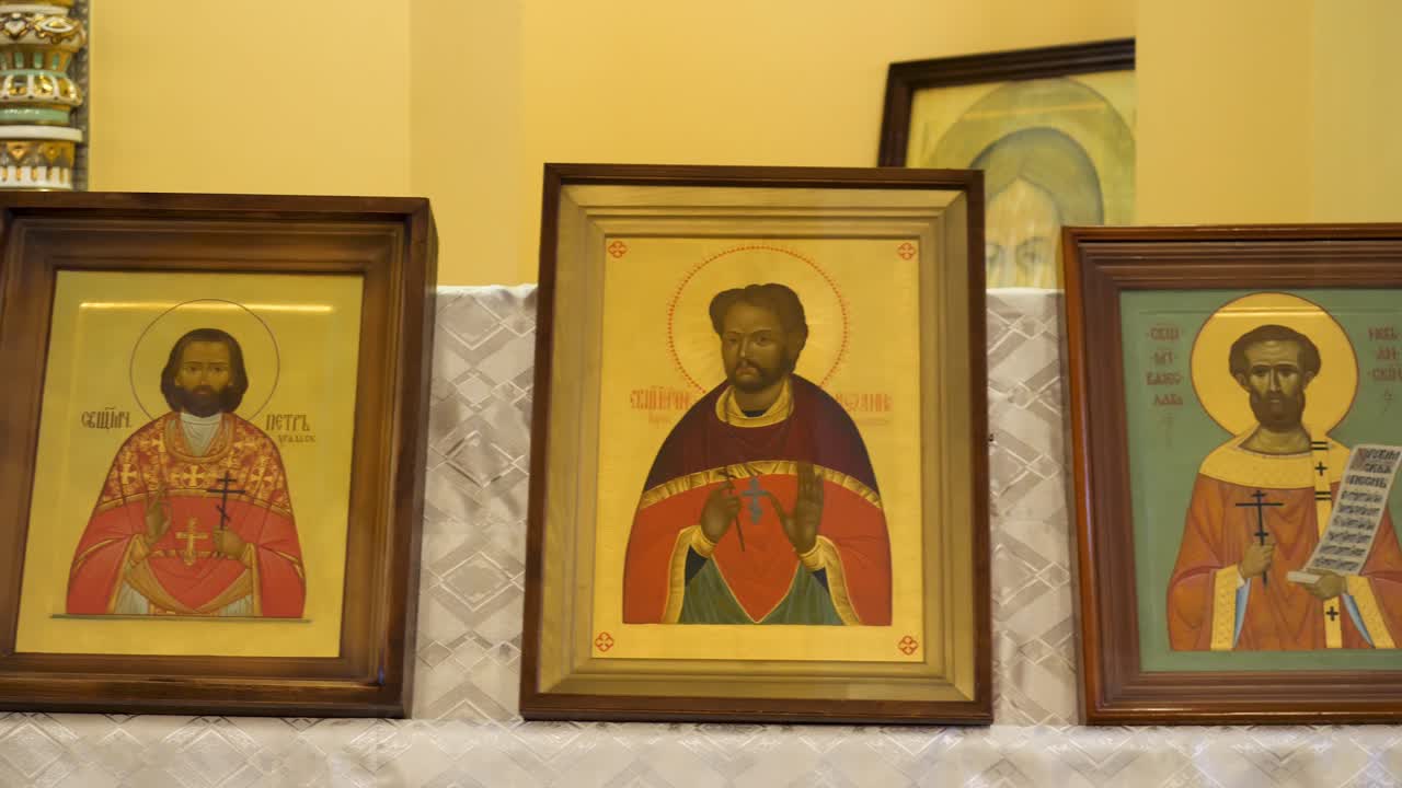 Ortodoksisia ikoneja kirkossa