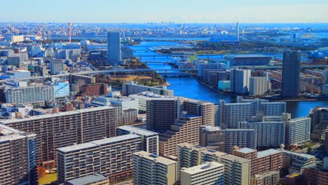 Concepto-De-Negocio-De-Asia-Para-Bienes-Raíces-Y-Construcción-Corporativa,-Vista-Aérea-Del-Horizonte-De-La-Ciudad-Moderna-De-Tokio-Bajo-El-Cielo-Azul-En-Japón