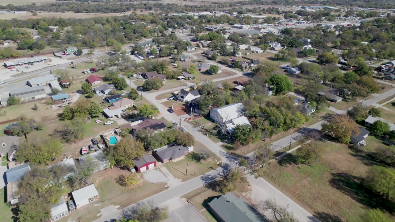 Aerial flight over Boyd Middle School and the city of Boyd