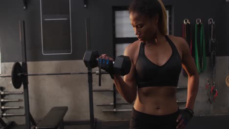 entrenamiento cruzado en un gimnasio