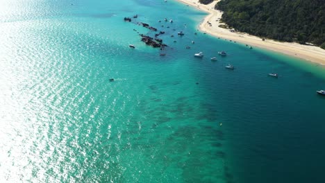 Touristenparadies,-Tauchplatz,-Künstliches-Riff,-Drohnenblick,-Schiffswracks-Auf-Moreton-Island,-Queensland,-Australien