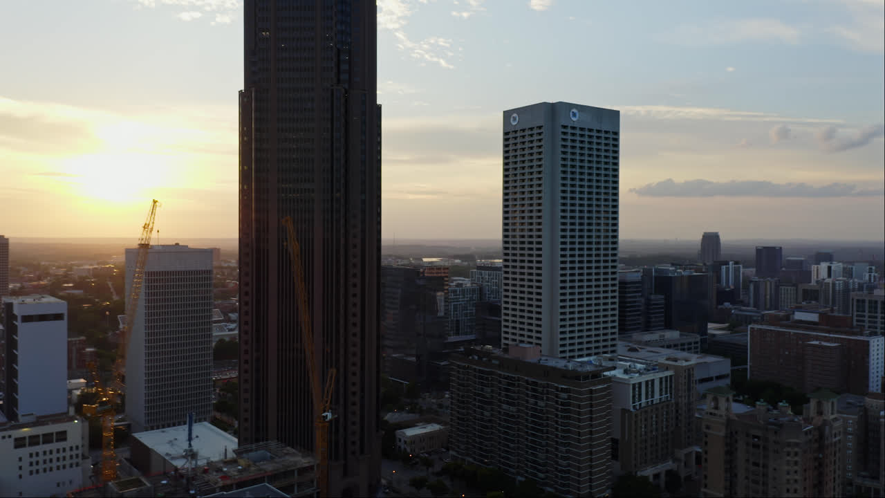 el rascacielos más alto del banco de américa plaza en el atardecer, atlanta, georgia, estados unidos