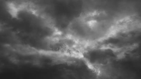 antes de la lluvia, las nubes de lluvia vienen tormentas eléctricas
