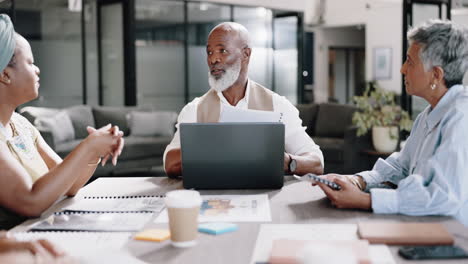 Hombre-Negro-Senior,-Líder-Y-Reunión-De-Negocios