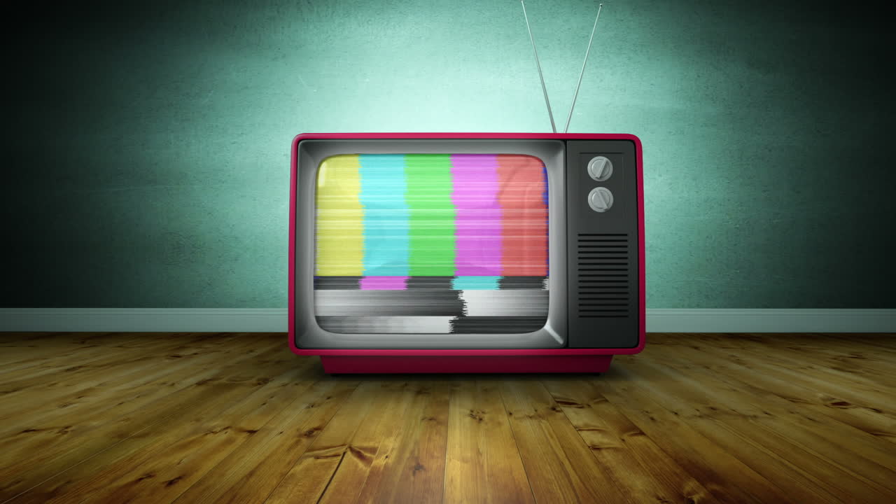 Animazione con zoom su vecchia TV che si accende e senza segnale