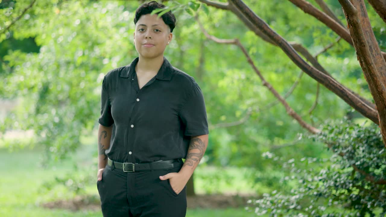 동성 결혼식 날 드레스 공개를 기다리는 신랑 신부