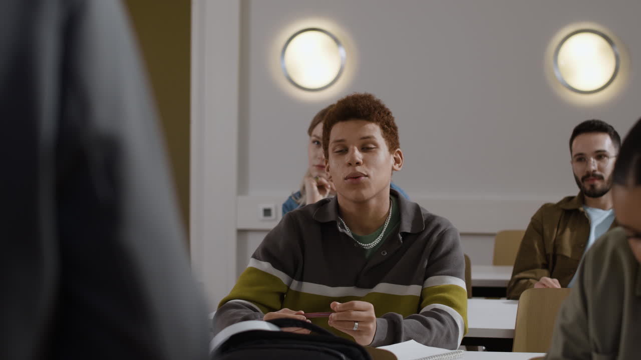 estudiantes en un aula