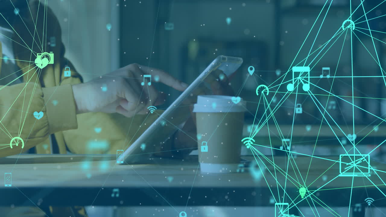 디지털 태블릿을 사용하는 여성에 대한 연결 아이콘의 웹