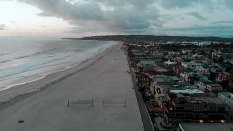 Gliding-over-Mission-Beach-and-descending-in-to-beautiful-San-Diego