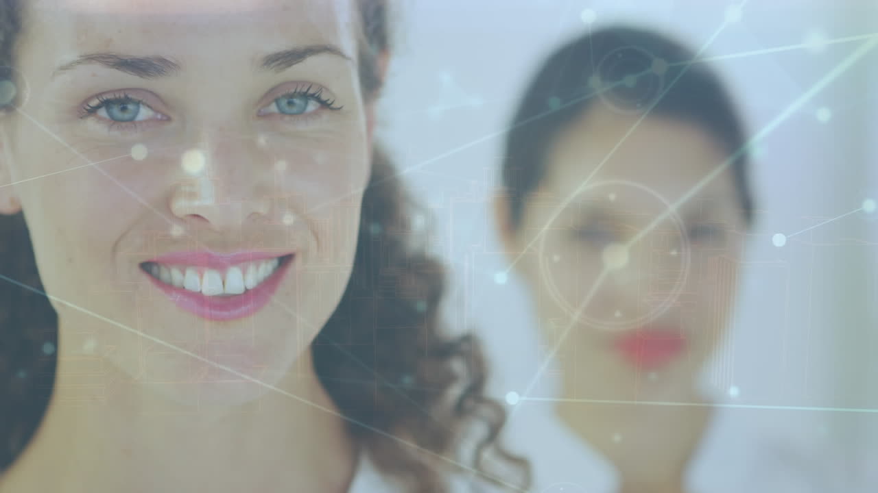 애니메이션 전화와 사업가 여성은 글로벌 디지털 네트워킹 기술을 선보입니다.