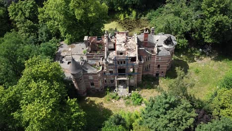 Antigua-Casa-Abandonada-Lista-Para-La-Construcción-En-Bélgica