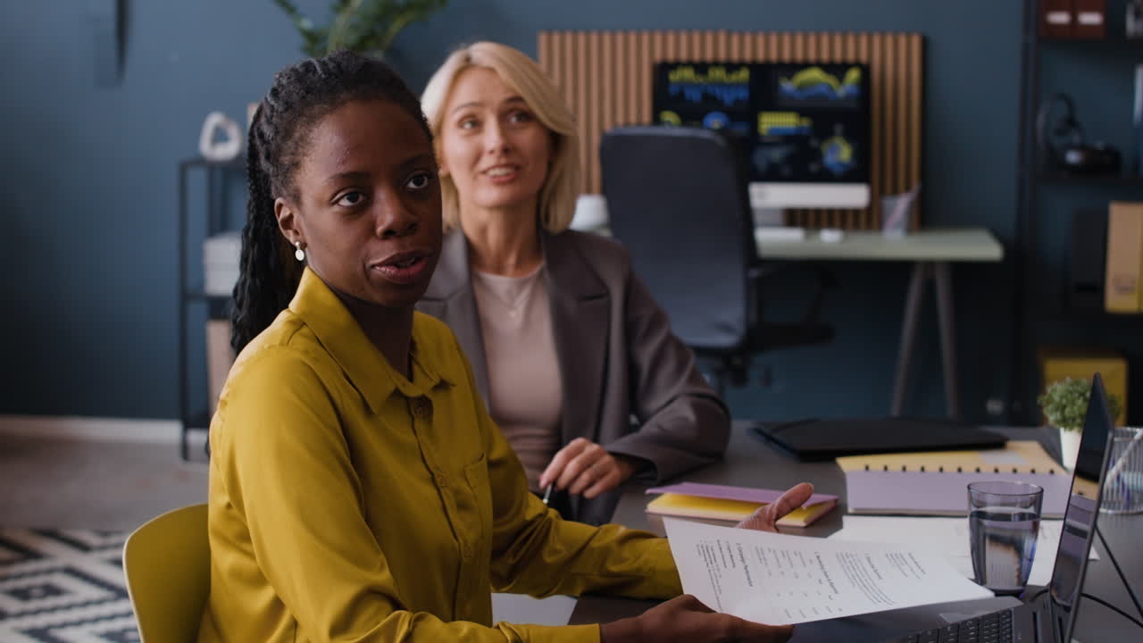 reunión de negocios en una oficina moderna