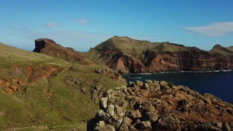 Drohnenaufnahme-Einer-Wunderschönen-Landschaft-In-Madeira