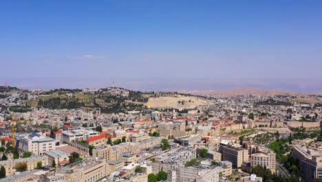 vista aérea sobre el centro de jerusalén y la ciudad antigua