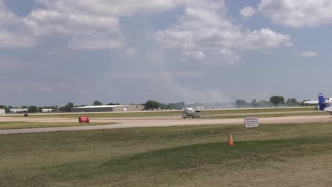 airplanes perform stunts in sky