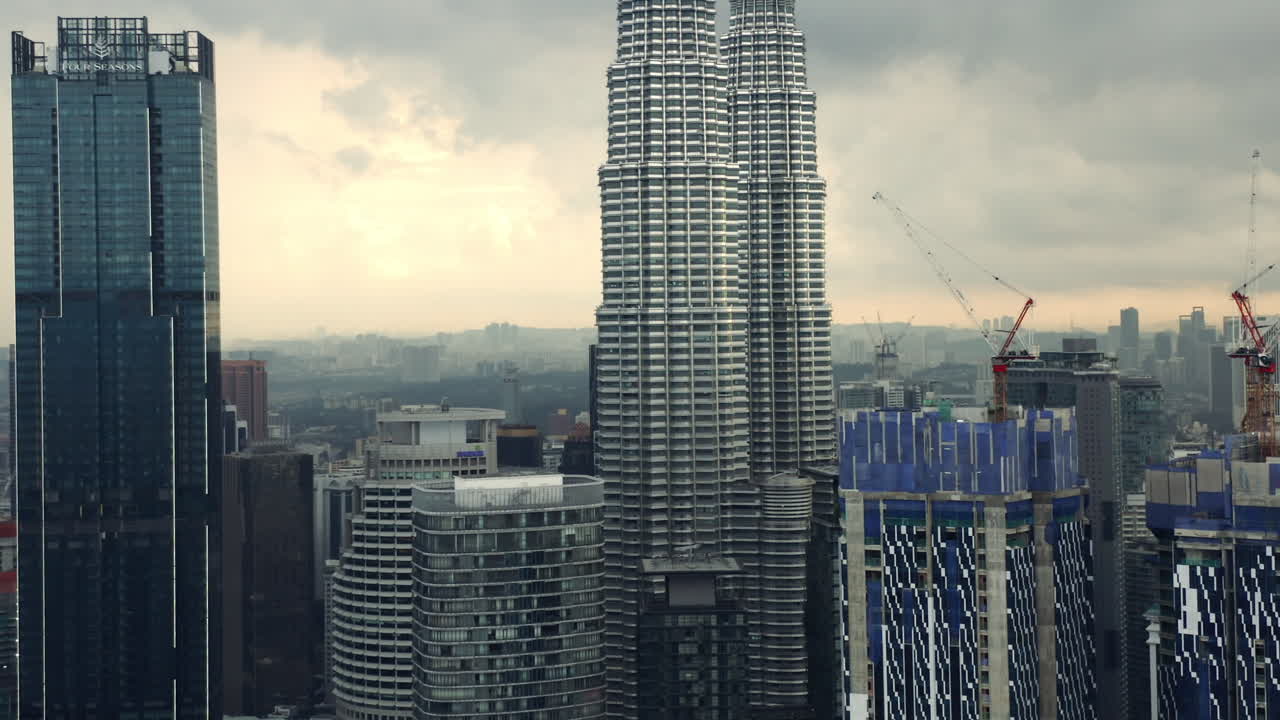 residencias estrella edificios en construcción junto a las torres gemelas petronas, kuala lumpur