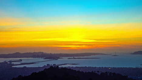 Increíble-Y-Colorido-Amanecer-Sobre-La-Bahía-De-San-Francisco,-California,-Visto-Desde-El-Mirador-De-Grizzly-Peak-Blvd.