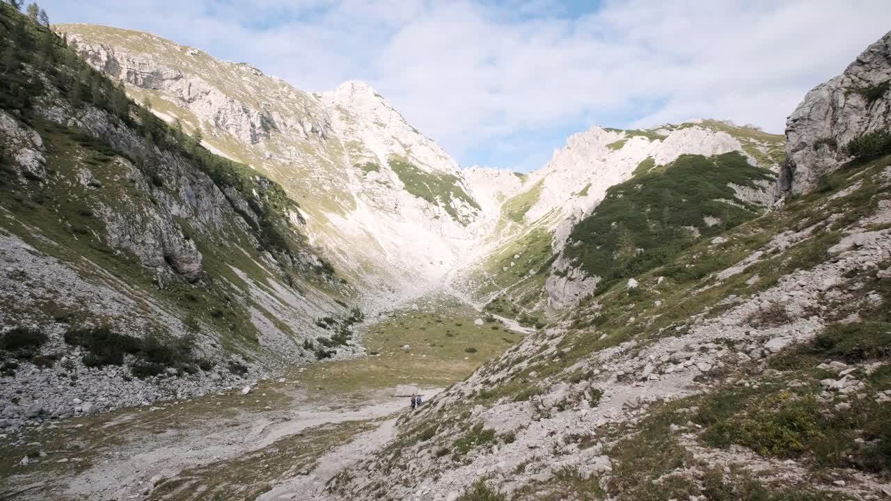 senderismo por los alpes julianos en el parque nacional triglav en eslovenia