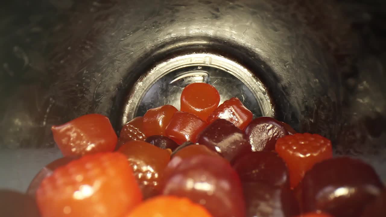 병을 여는 순간부터 성인용 멀티비타민 병에 밀어