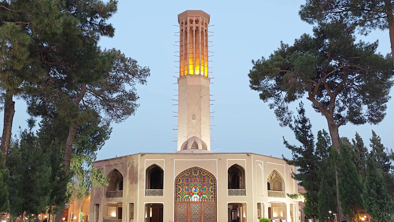 Tháp gió Vườn Dolat Abad ở Yazd, Iran