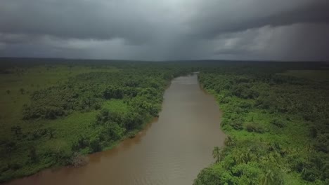 Vogelperspektive-Auf-Das-Orinoco-Flussdelta-An-Einem-Stürmischen-Tag