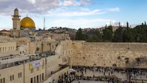 el lapso de tiempo de la cúpula de la roca en el monte del templo, y el muro occidental en jerusalem, israel