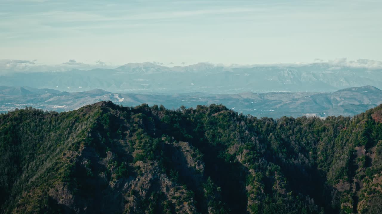 베수비우스 산의 울창한 경사, 이탈리아 비스타