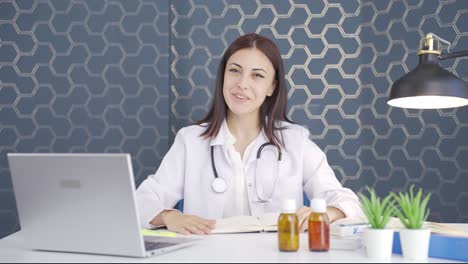 resultado positivo sobre la enfermedad. emoticón de mujer médico.