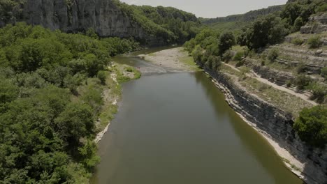 Garganta-Del-Valle-Del-Río-Ardeche-Francia-Hermosa-Vista-Aérea-Verano