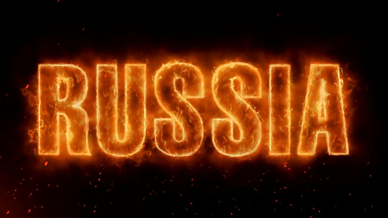 rusia palabra ardiendo caliente en el fuego realista llamas chispas y humo continua sin problemas de bucle de animación