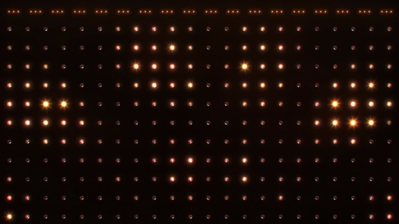 luces escénicas brillantes en semicírculos y tiras extendidas, para el efecto escénico.