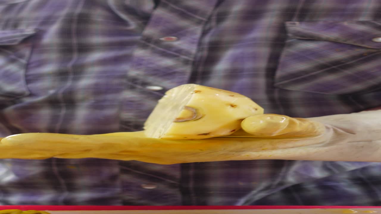 파인애플을 준비하는 것