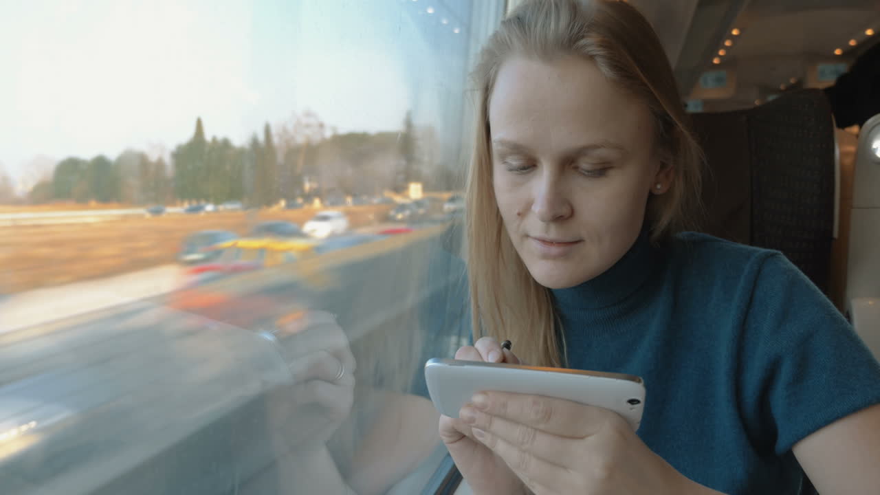 tiene mucho tiempo para charlar durante el viaje.