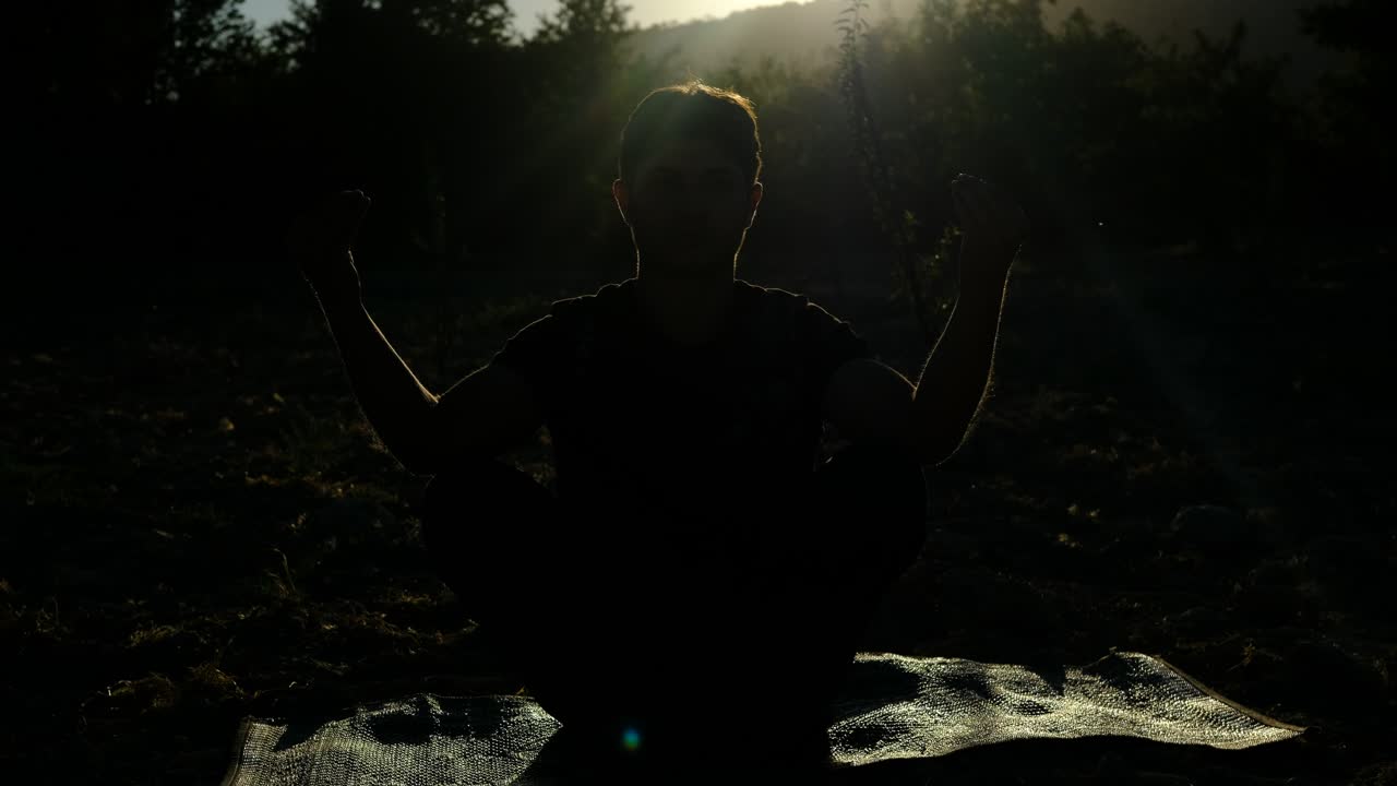 silueta de la oración musulmana