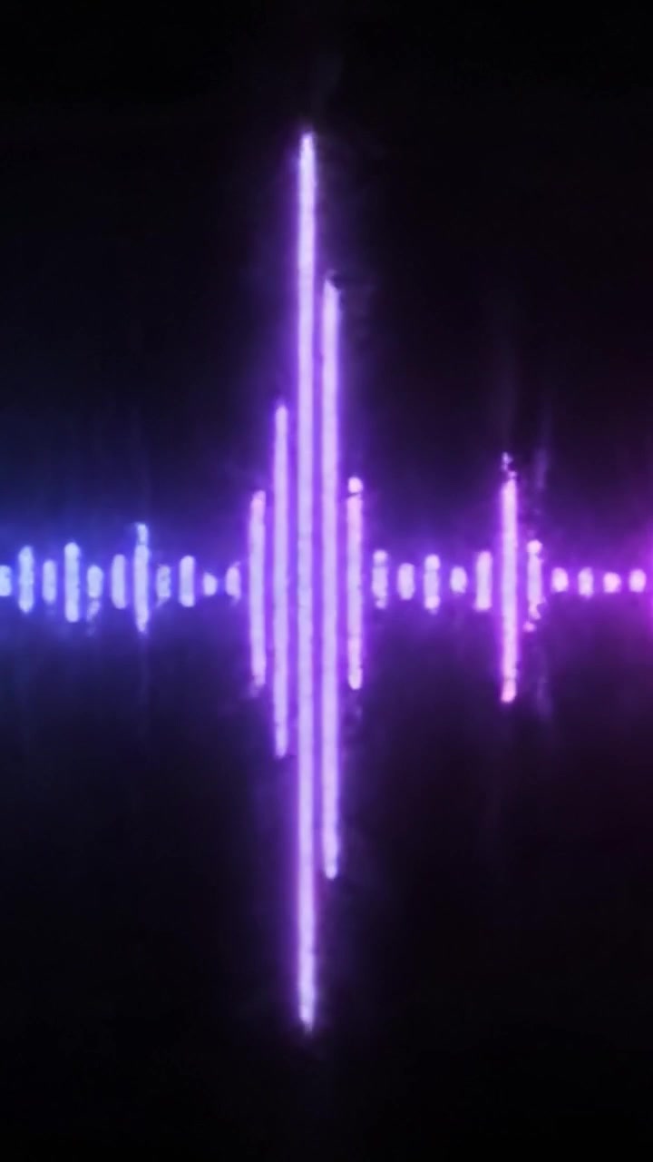 Dynamiske visuelle repræsentationer af lydbølger i elektrisk blå og levende pink farver, der viser musikkens og lydens indflydelse i en moderne digital æstetik